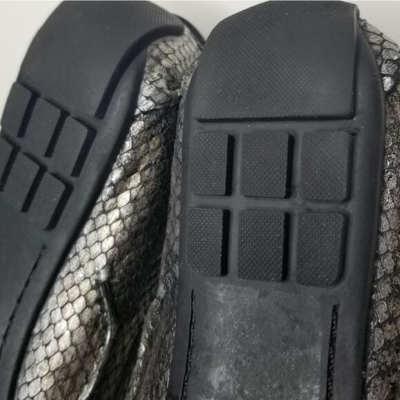 Clark's Artisan Women's Metallic Silver Snakeskin Slip On's Flats Loafer 7W - Picture 13 of 15